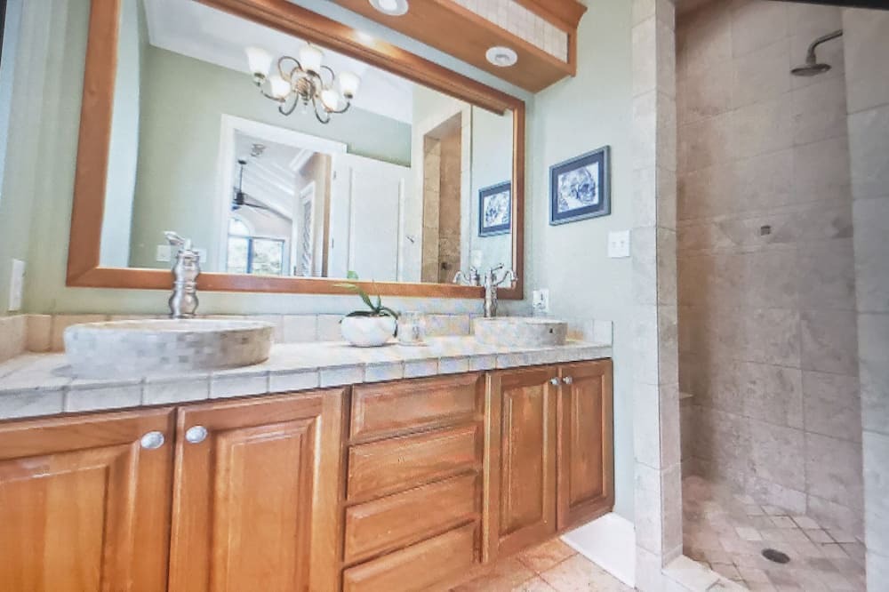 Photo of Bathroom in Gulf Park Estates