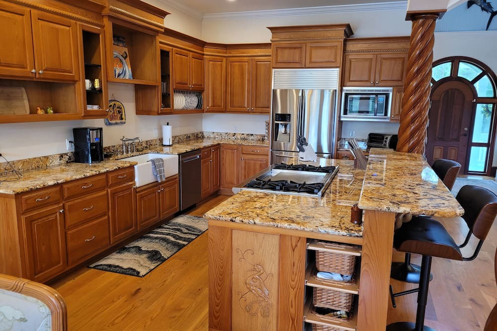 Photo of Kitchen in Gulf Park Estates