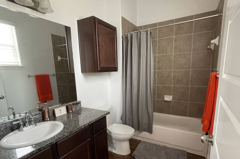 Photo of Bathroom in Alden Bridge