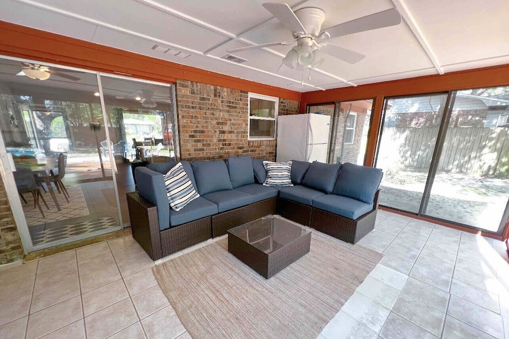 Photo of Livingroom in Mary Esther