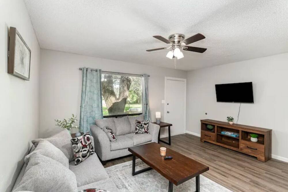 Photo of Livingroom in Pensacola
