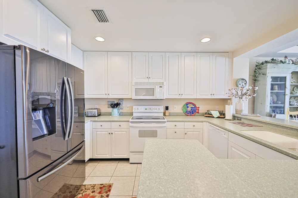 Photo of Kitchen in Silver Sands Beach