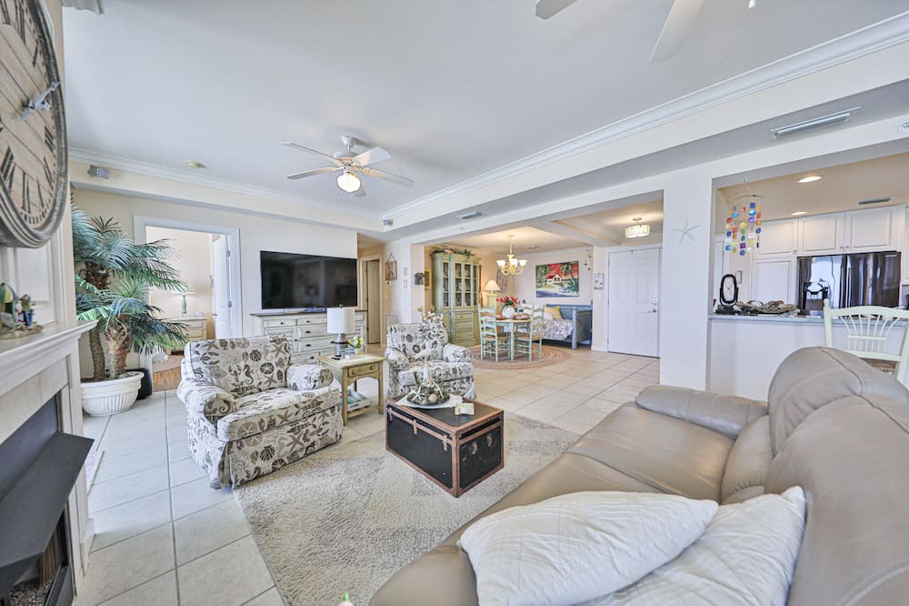 Photo of Livingroom in Silver Sands Beach