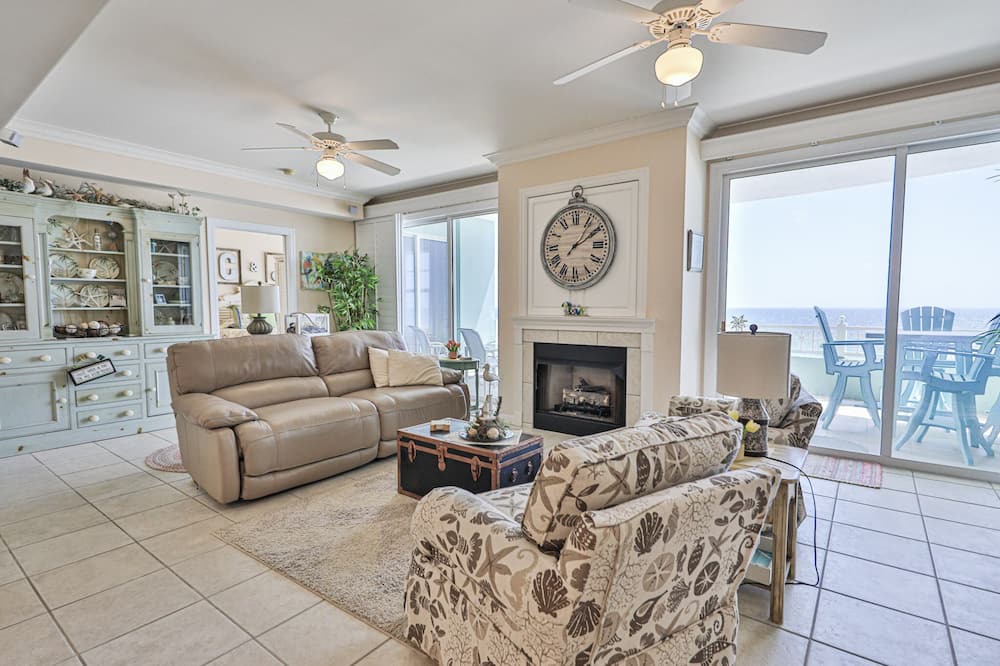 Photo of Livingroom in Silver Sands Beach