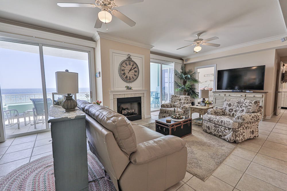 Photo of Livingroom in Silver Sands Beach