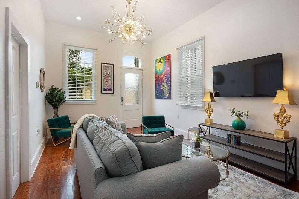 Photo of Livingroom in Seventh Ward