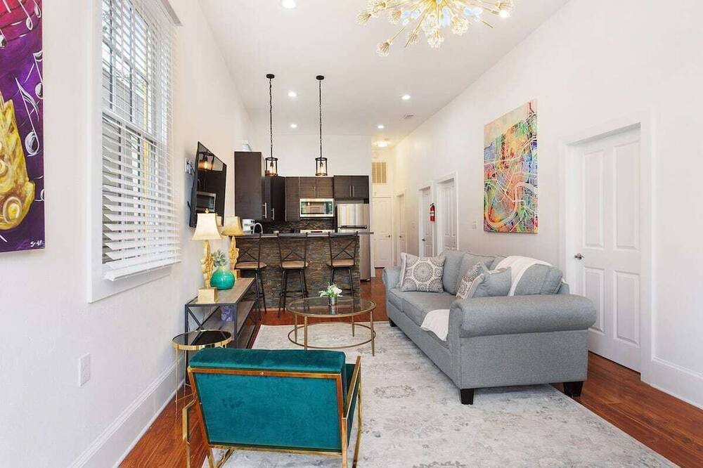 Photo of Livingroom in Seventh Ward