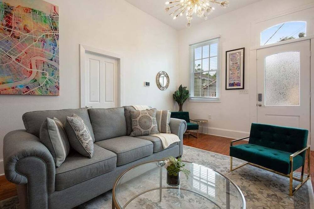 Photo of Livingroom in Seventh Ward