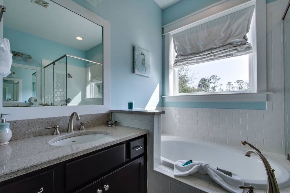 Photo of Bathroom in Santa Rosa Beach