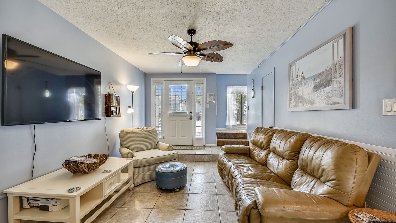Photo of Livingroom in Silver Sands Beach