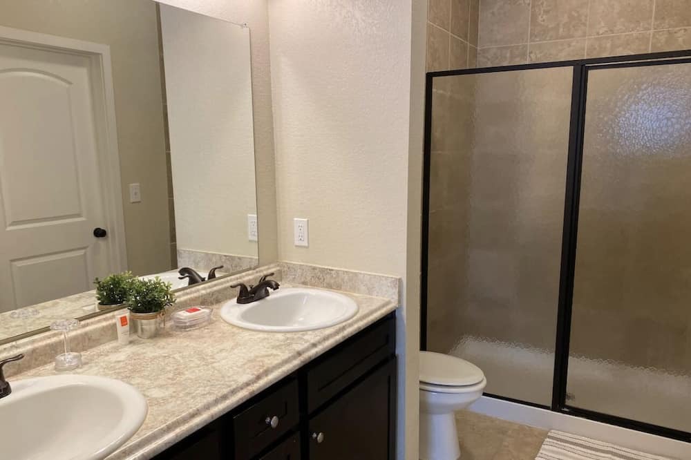 Photo of Bathroom in Deerwood