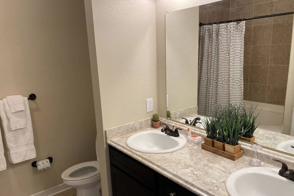 Photo of Bathroom in Deerwood