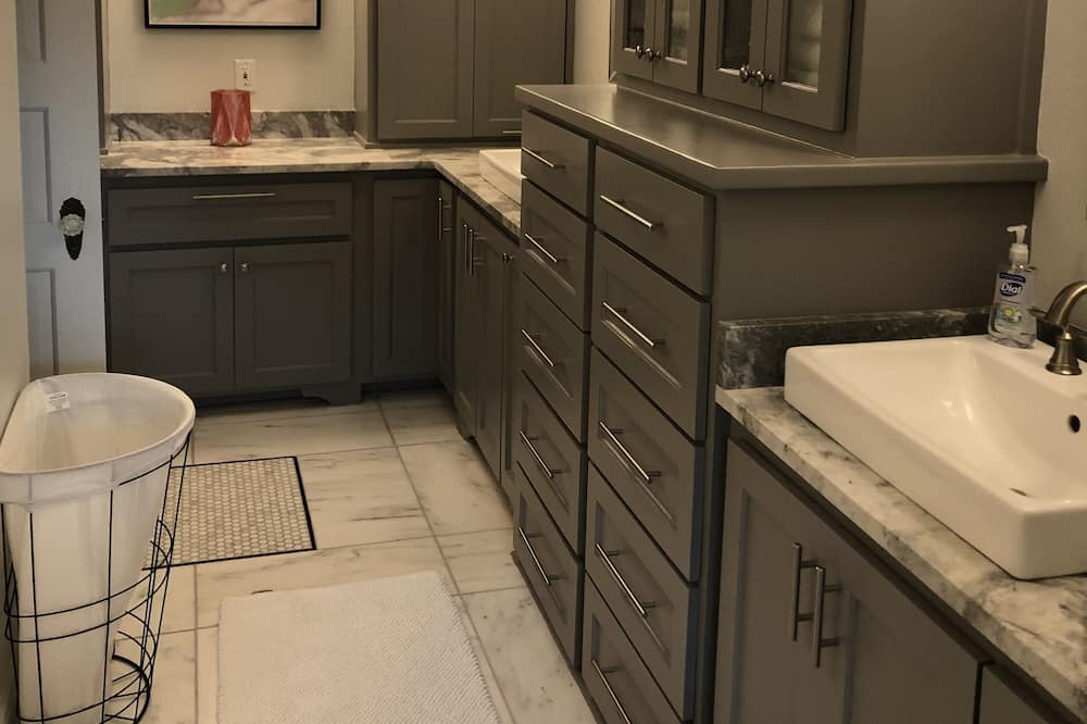 Photo of Bathroom in Highlands - Perkins