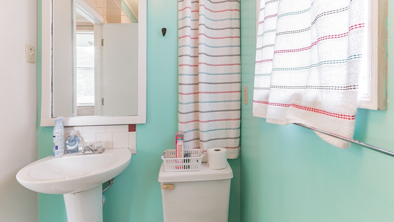 Photo of Bathroom in Eastpoint