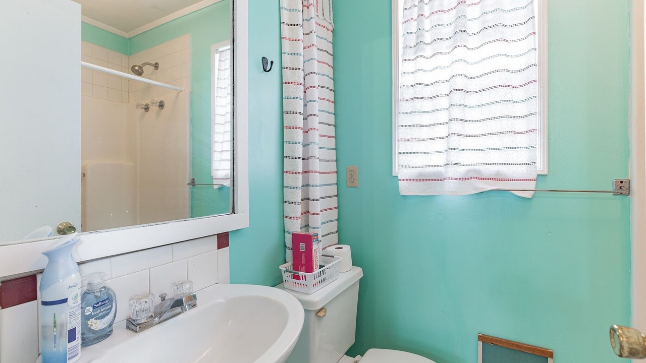 Photo of Bathroom in Eastpoint