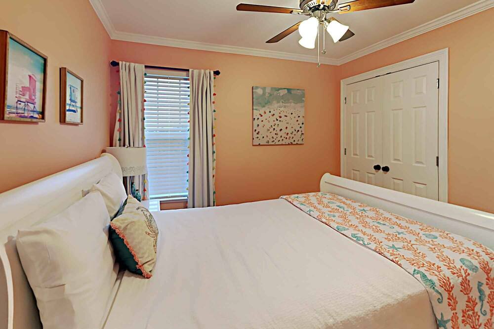 Photo of Bedroom in Holiday Beach