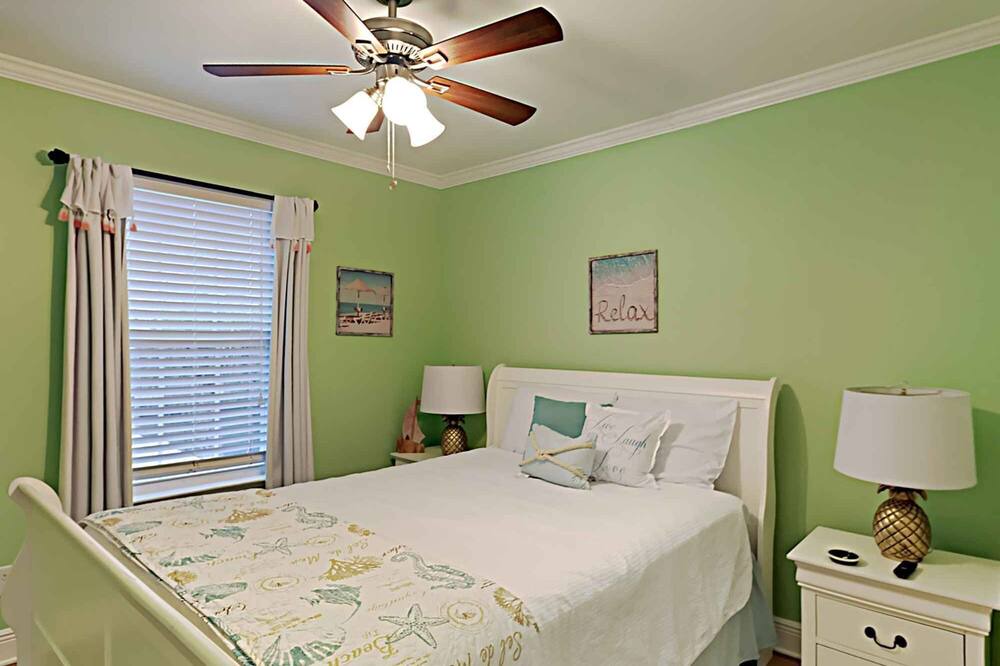 Photo of Bedroom in Holiday Beach