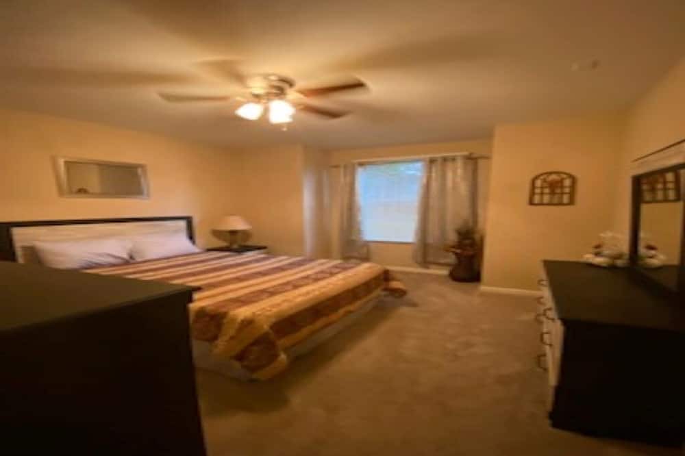 Photo of Bedroom in Tallahassee
