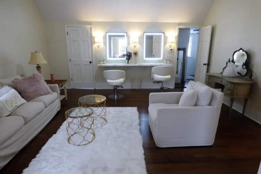 Photo of Livingroom in Summit