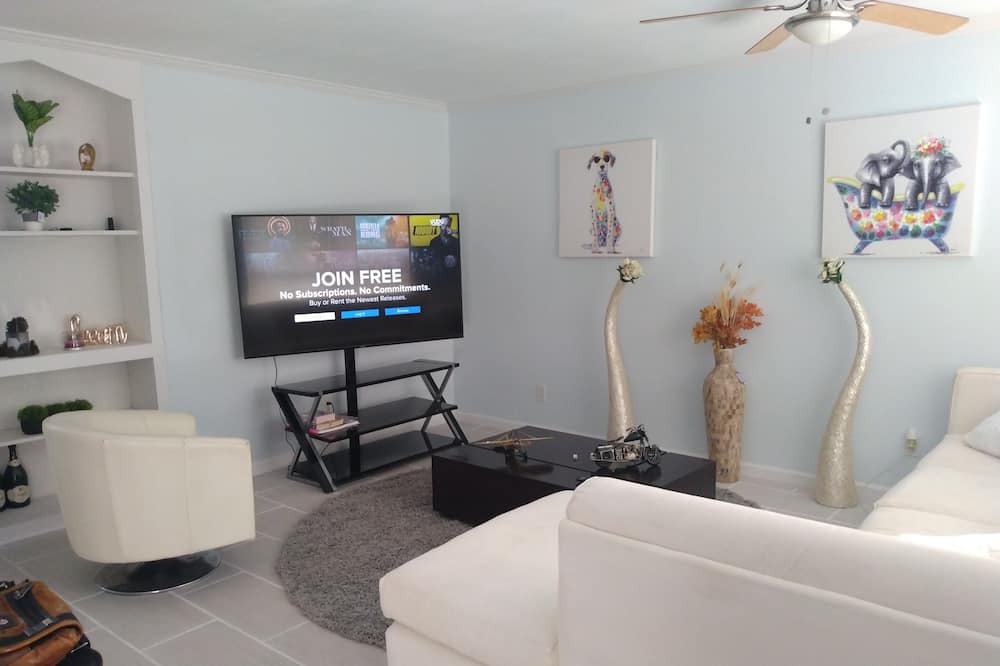 Photo of Livingroom in Iowa