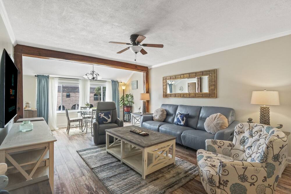 Photo of Livingroom in Silver Sands Beach