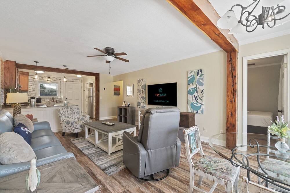 Photo of Livingroom in Silver Sands Beach