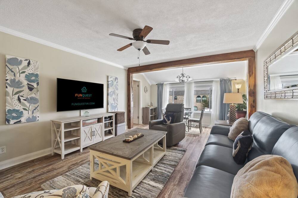 Photo of Livingroom in Silver Sands Beach