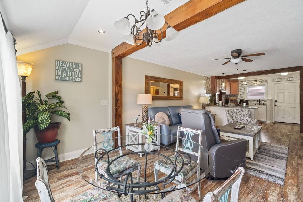 Photo of Livingroom in Silver Sands Beach