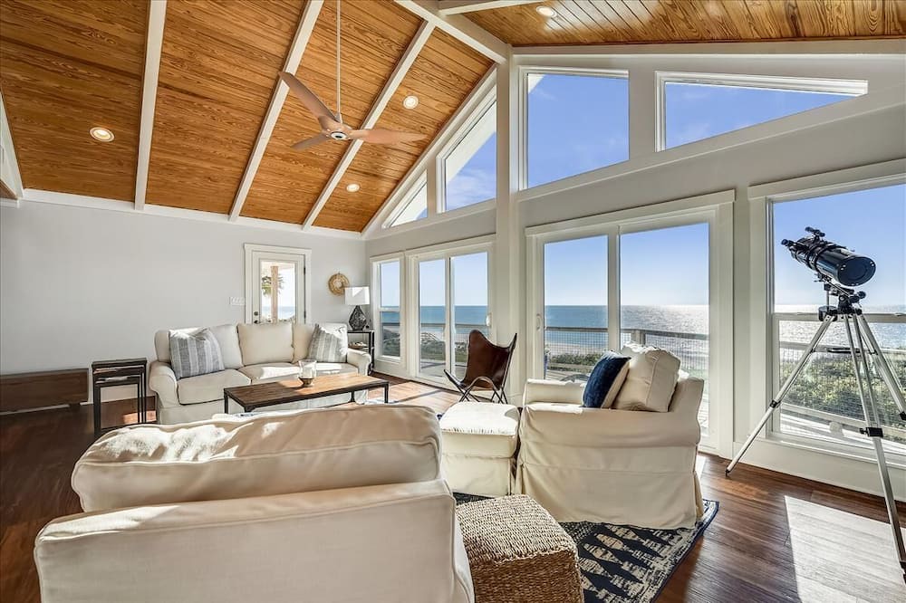 Photo of Livingroom in Sea Palm Village