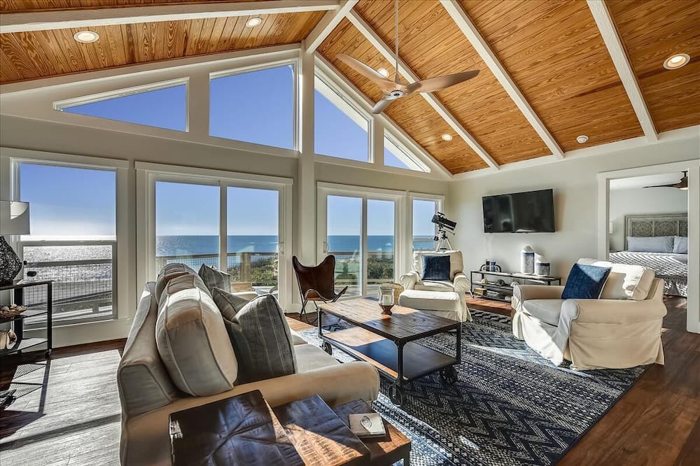 Photo of Livingroom in Sea Palm Village