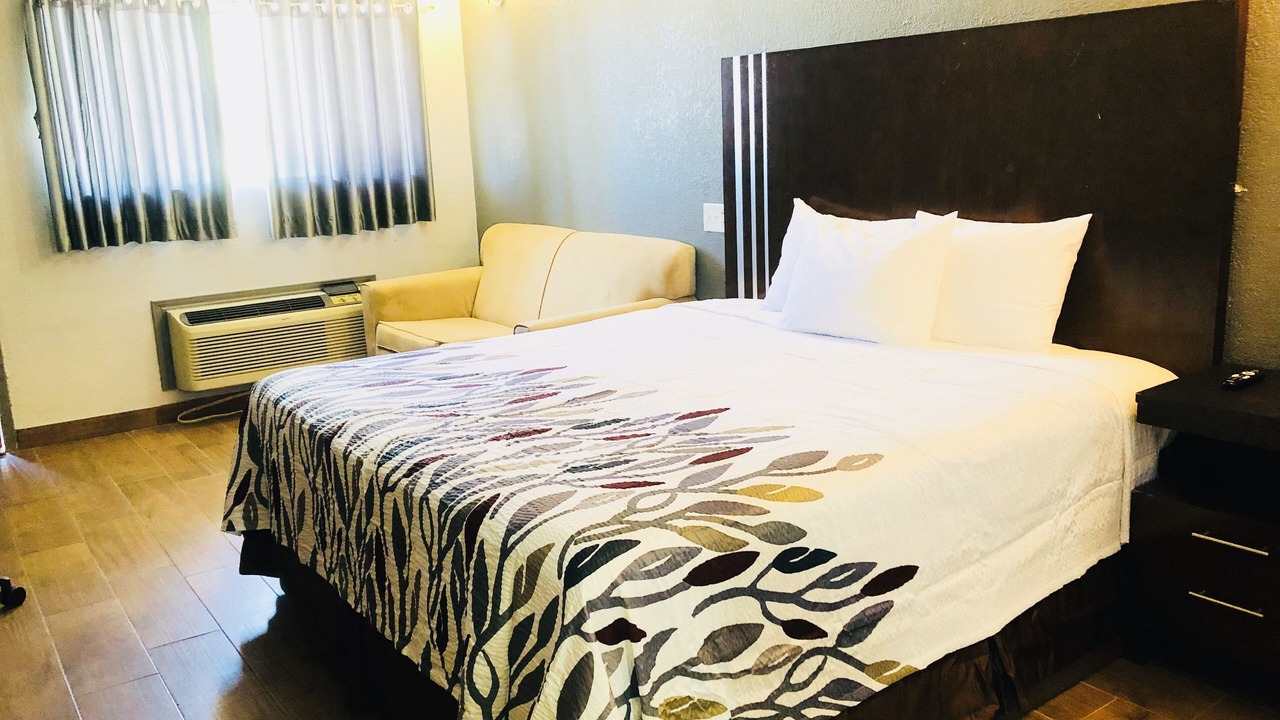 Photo of Bedroom in Crowley