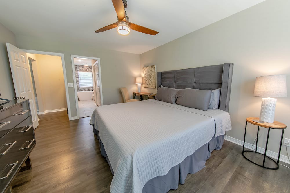 Photo of Bedroom in Gulfview Heights