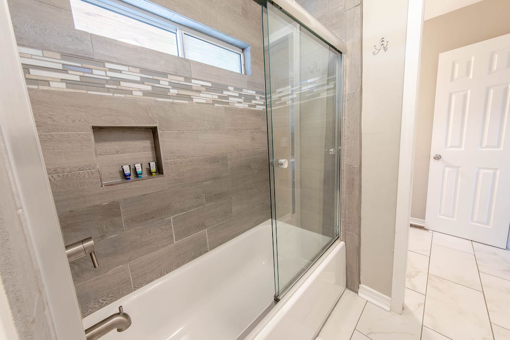 Photo of Bathroom in Gulfview Heights
