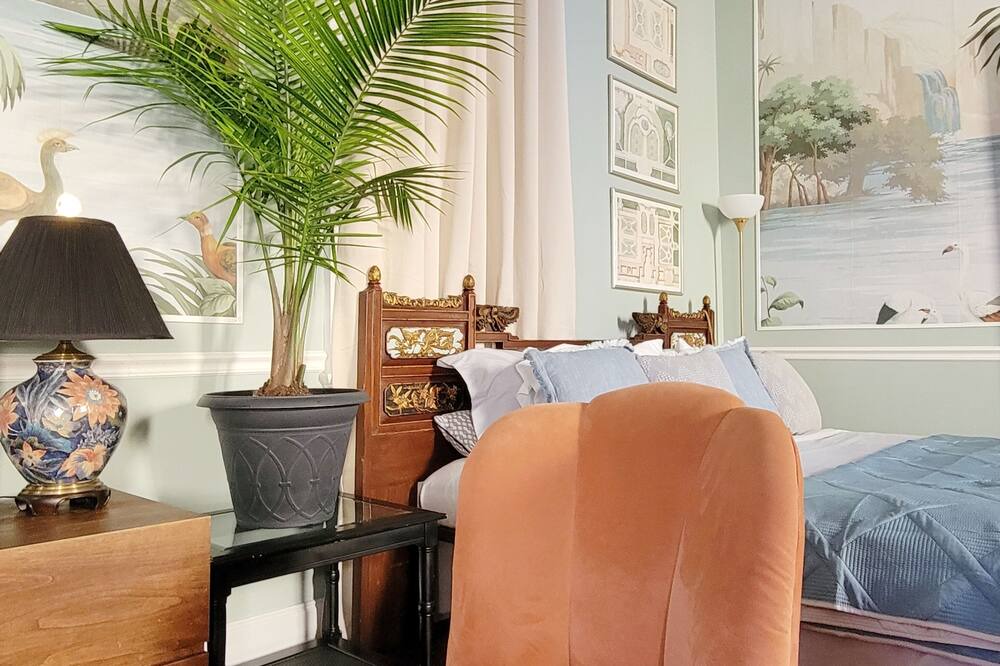 Photo of Bedroom in Algiers Point