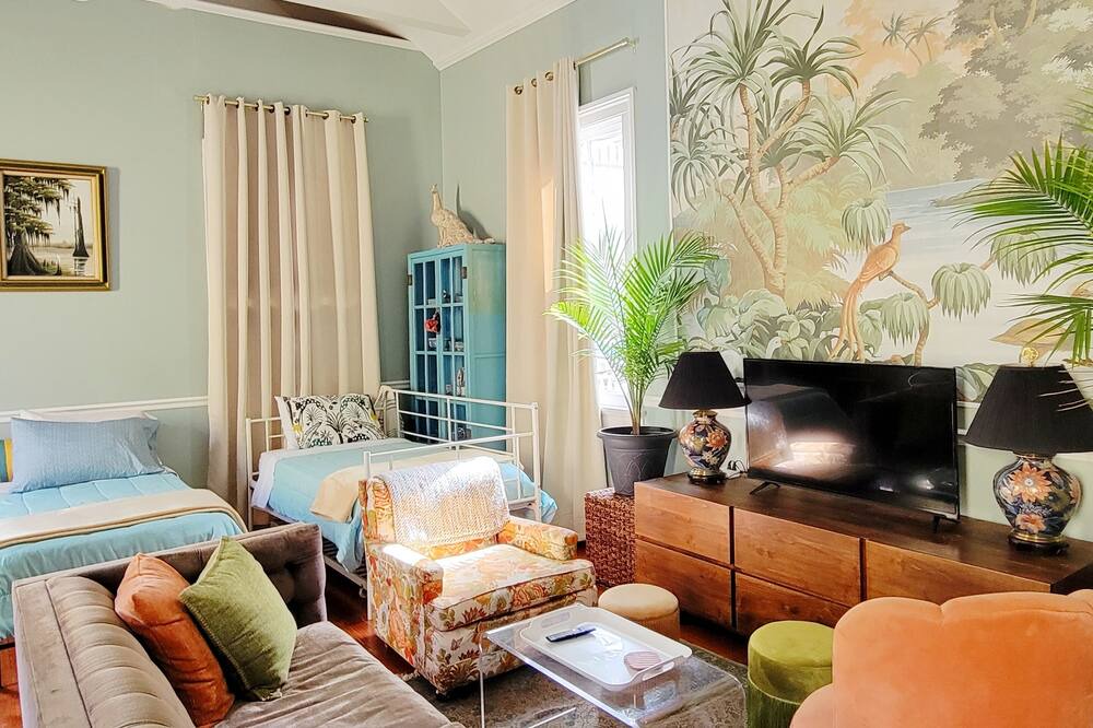 Photo of Livingroom in Algiers Point