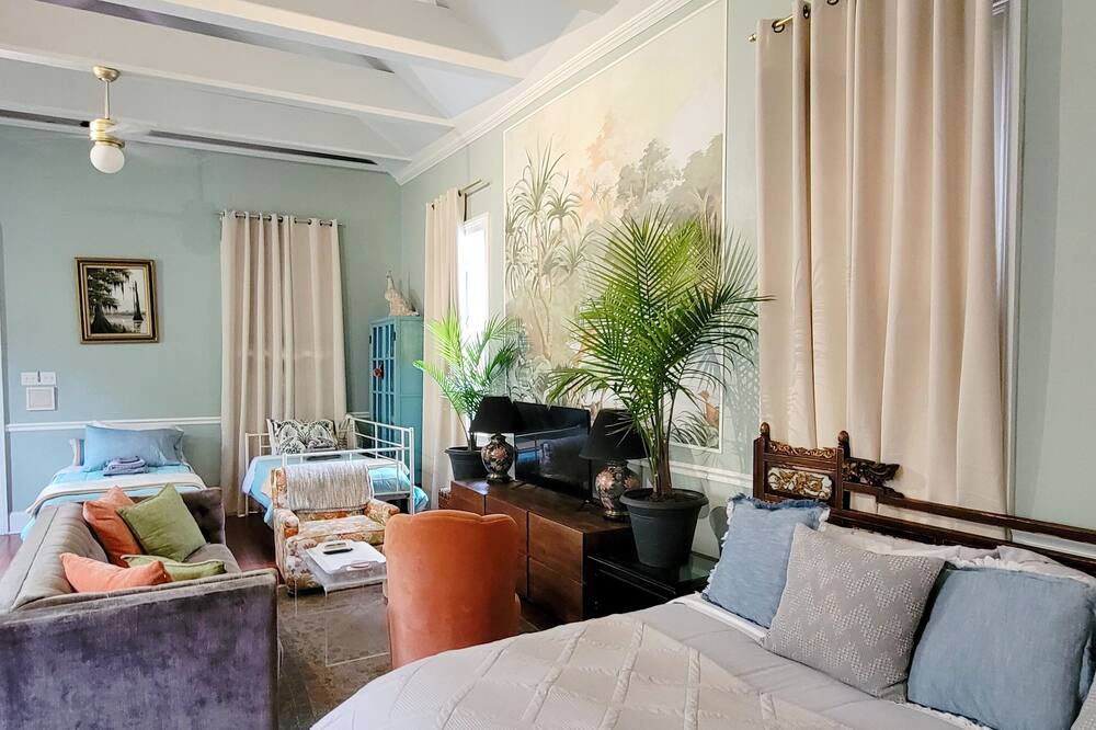Photo of Bedroom in Algiers Point