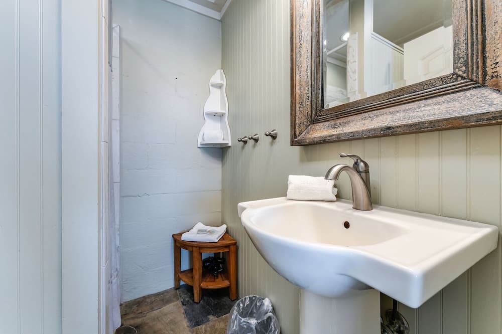 Photo of Bathroom in East End