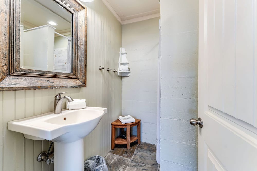 Photo of Bathroom in East End