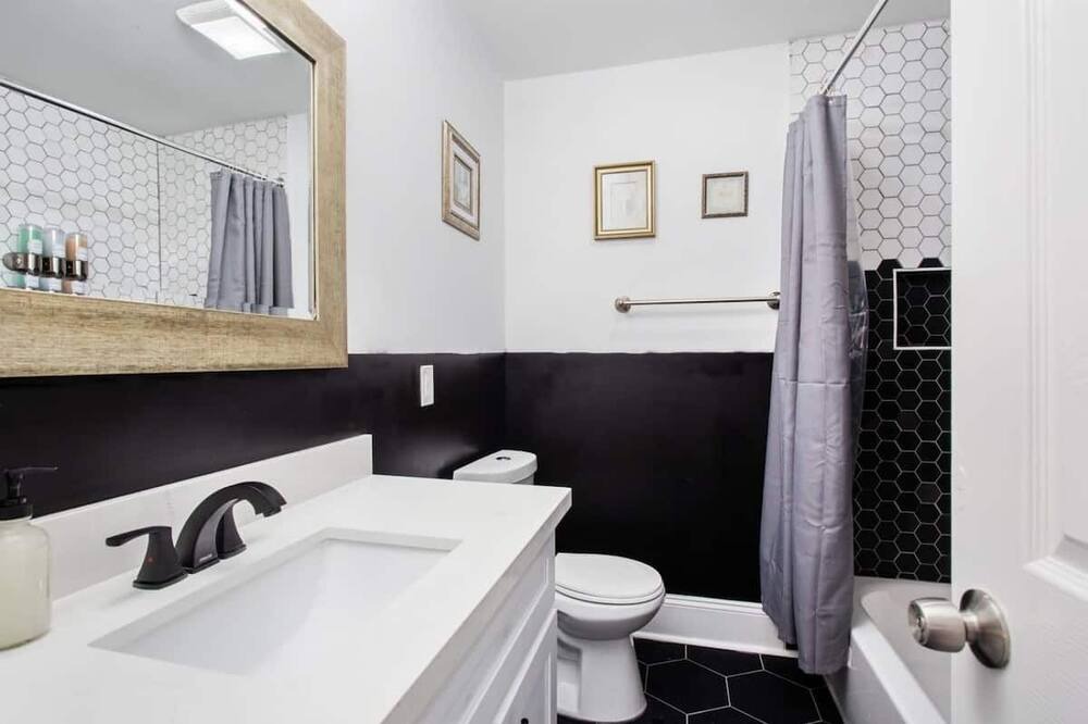 Photo of Bathroom in Seventh Ward