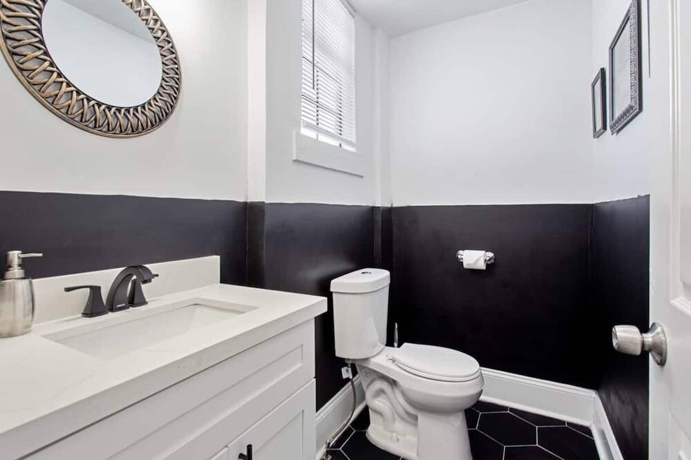 Photo of Bathroom in Seventh Ward