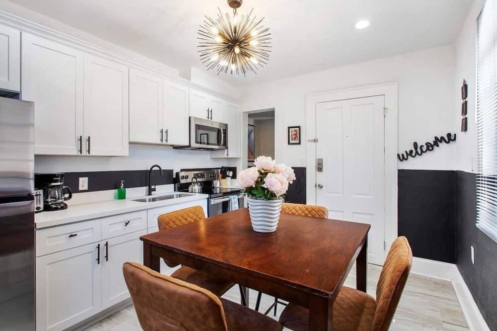 Photo of Livingroom in Seventh Ward