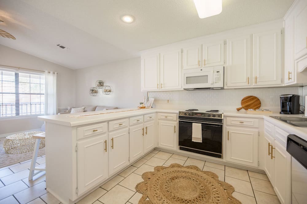 Photo of Kitchen in Summer Breeze