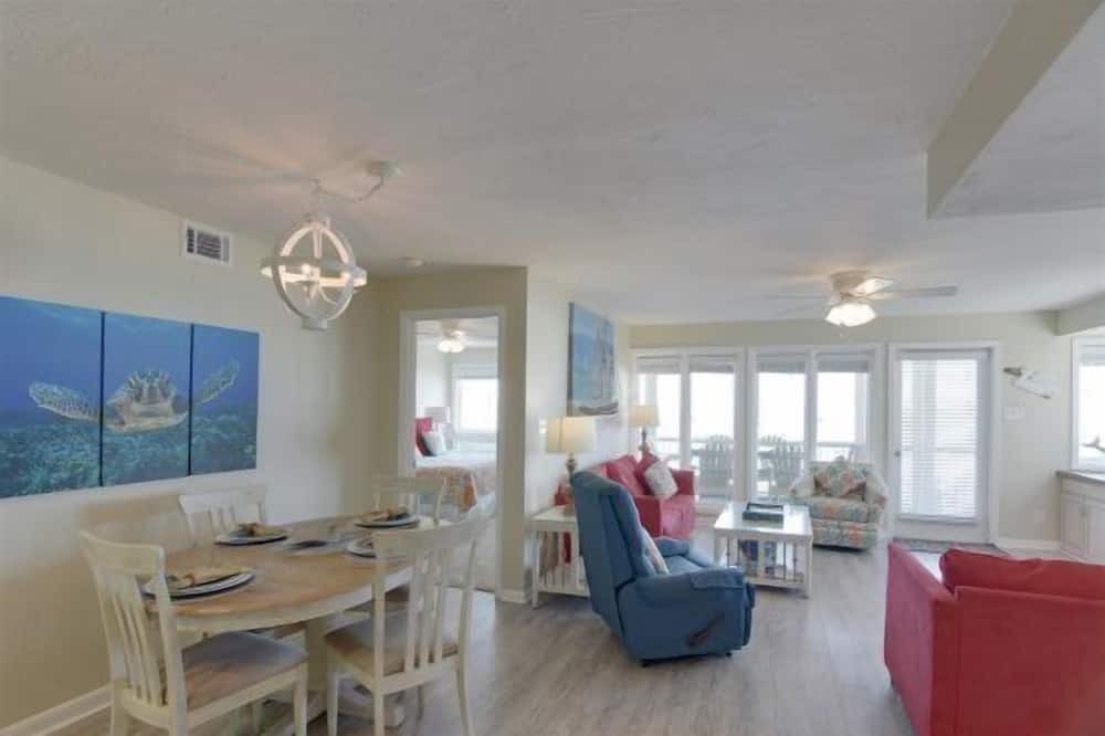 Photo of Bedroom in Crystal Beach