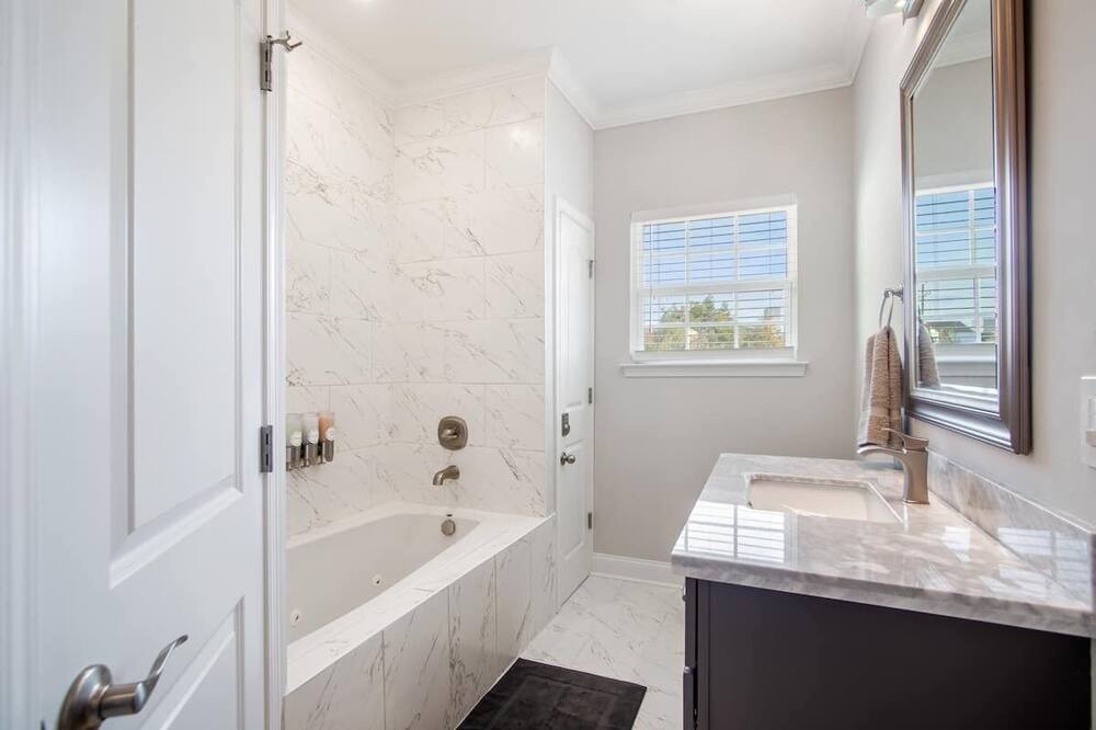 Photo of Bathroom in Tulane - Gravier