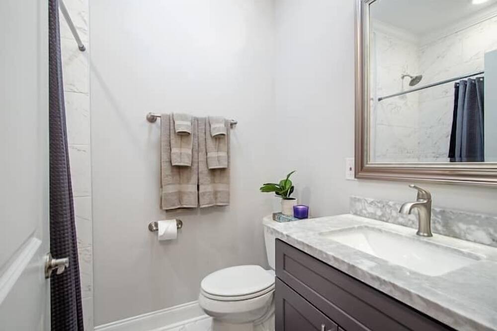 Photo of Bathroom in Tulane - Gravier