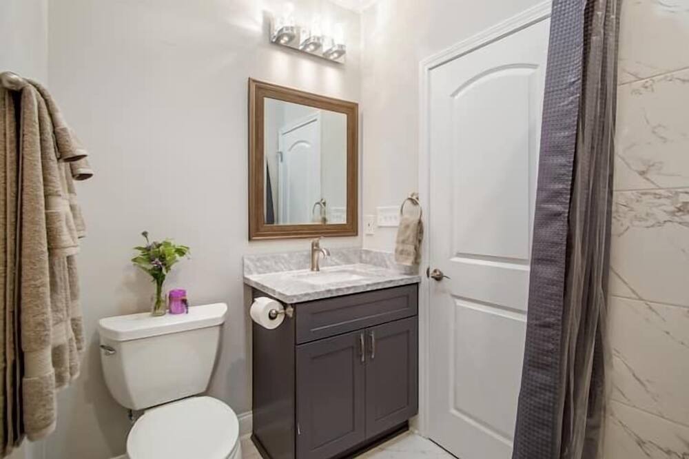 Photo of Bathroom in Tulane - Gravier