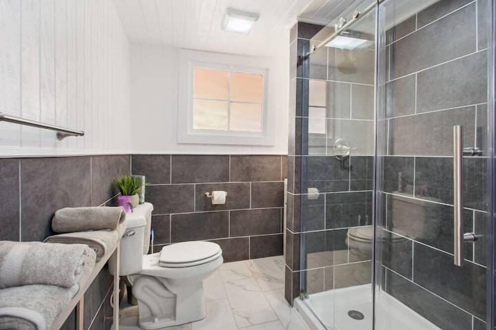 Photo of Bathroom in Tulane - Gravier