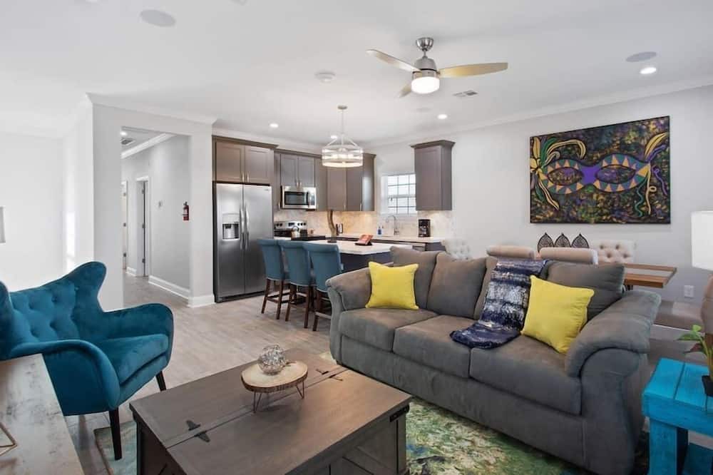 Photo of Livingroom in Mid-City