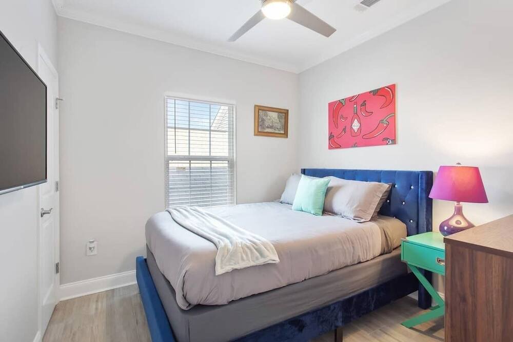 Photo of Bedroom in Mid-City