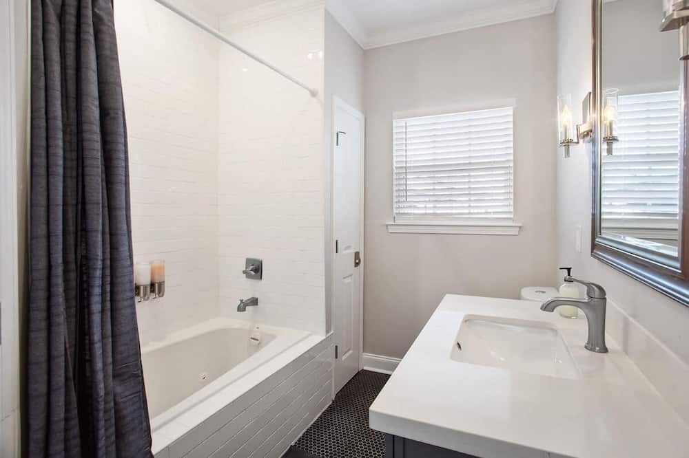 Photo of Bathroom in Mid-City